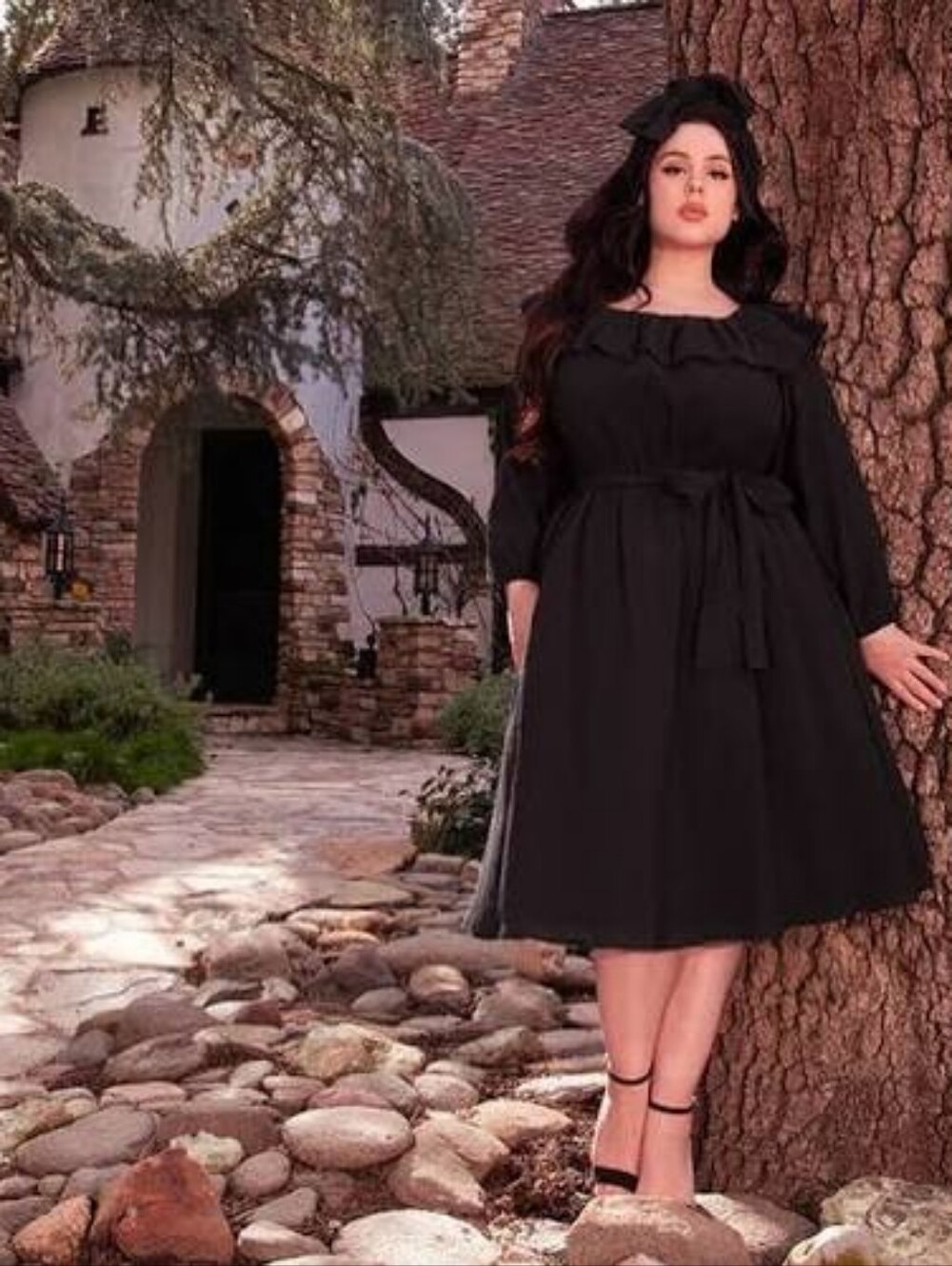La Femme en Noir Divination Peasant Dress